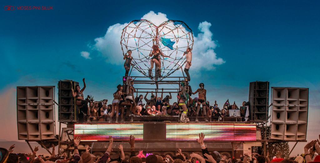 Blood on the Playa: What’s Really Behind the 2025 Burning Man&nbsp;Death